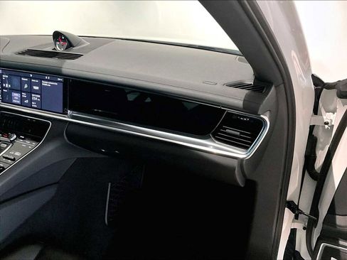 Used 2020 Porsche Panamera image 23
