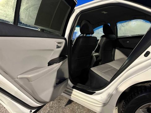 Used 2015 Toyota Camry SE image 15