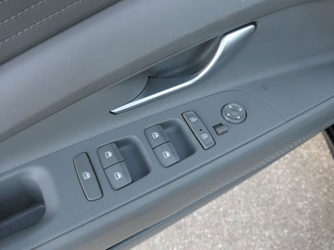 Used 2023 Hyundai Elantra Blue image 13