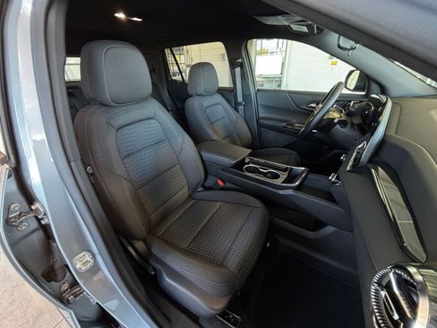 Used 2025 Chevrolet Equinox LT image 40