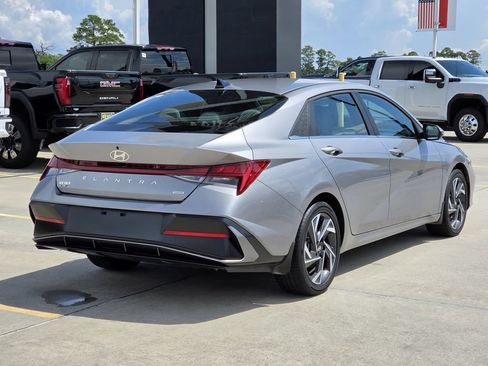 Used 2025 Hyundai Elantra Limited FWD image 33