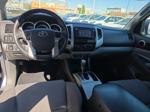 Used 2015 Toyota Tacoma 4x4 Double Cab w/ TRD Off-Road Package image 3