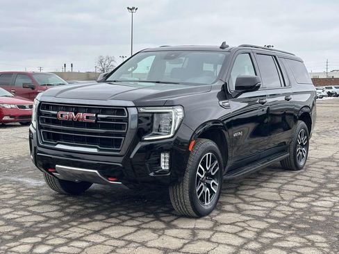 Used 2023 GMC Yukon XL AT4 image 7