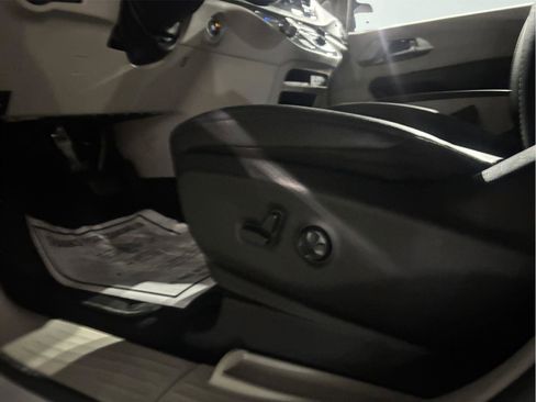 Used 2024 Chrysler Pacifica Touring-L image 27