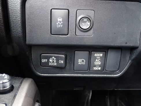 Used 2022 Toyota Tacoma TRD Off-Road image 19