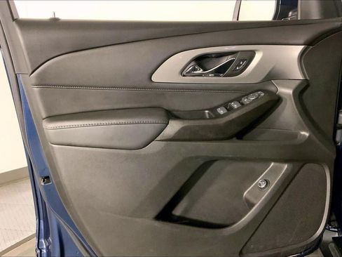 Used 2023 Chevrolet Traverse LT FWD image 25