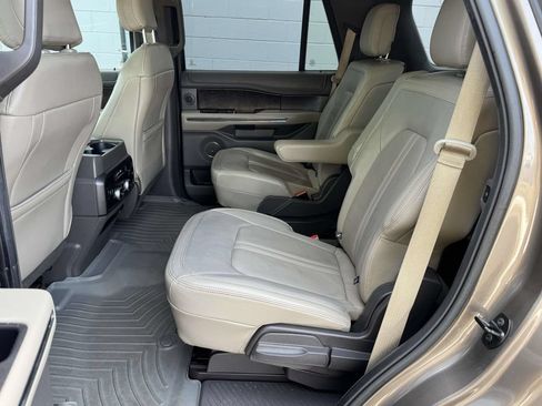 Used 2018 Ford Expedition Limited w/ Equipment Group 302A AWD/4WD image 18