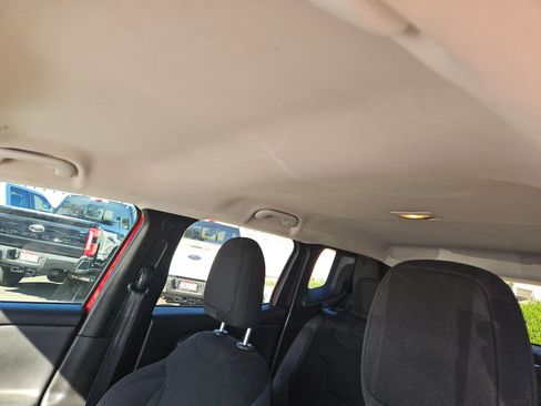 Used 2018 Jeep Renegade Altitude w/ Popular Equipment Group image 18