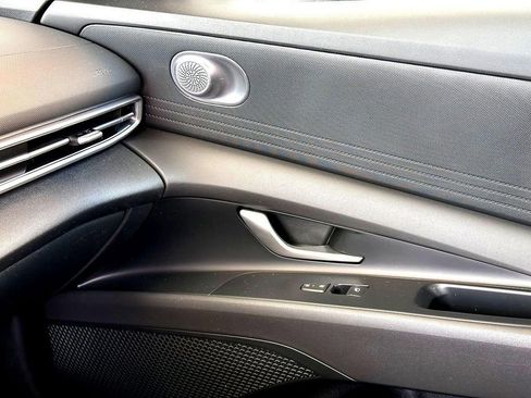 Used 2024 Hyundai Elantra SEL image 25