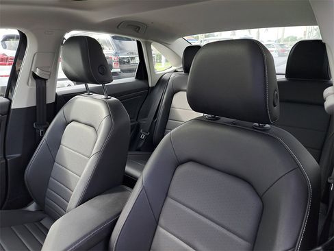 Used 2023 Volkswagen Jetta SE w/ Panoramic Sunroof Package image 17