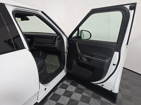 Used 2023 Rivian R1T Adventure AWD/4WD image 18