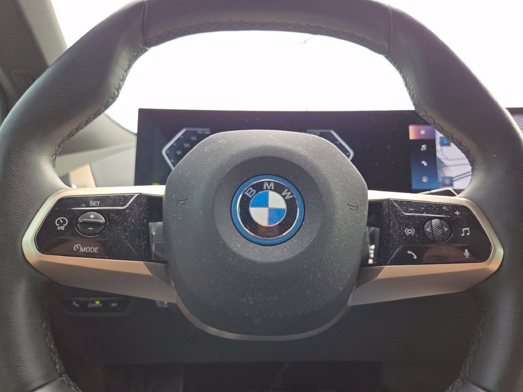 Used 2023 BMW iX xDrive50 w/ Premium Package AWD/4WD image 39