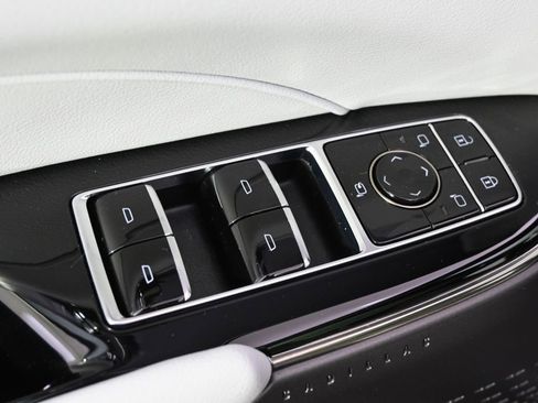 New 2025 Cadillac Lyriq Luxury w/ LPO, Floor Liner Package AWD/4WD image 22