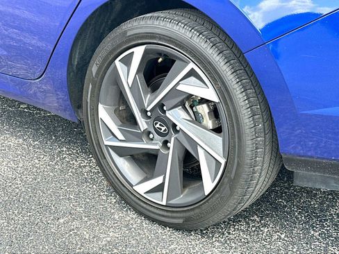 Used 2025 Hyundai Elantra SEL FWD image 3