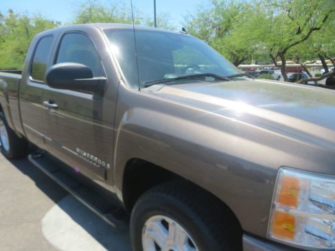 Used 2008 Chevrolet Silverado 1500 LT w/ Power Pack Plus RWD image 9