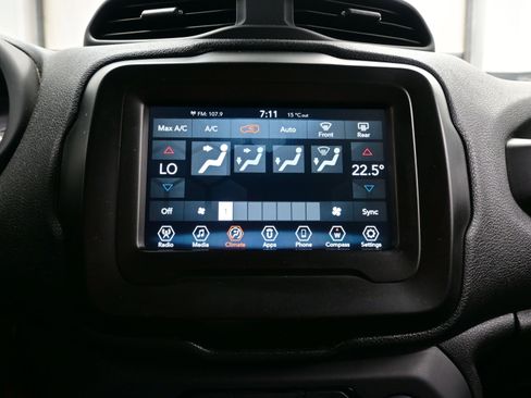 Used 2019 Jeep Renegade Latitude image 17