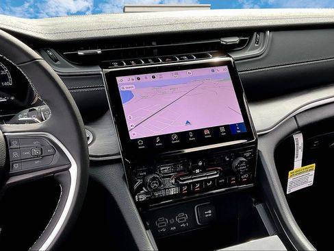 New 2025 Jeep Grand Cherokee Limited image 7