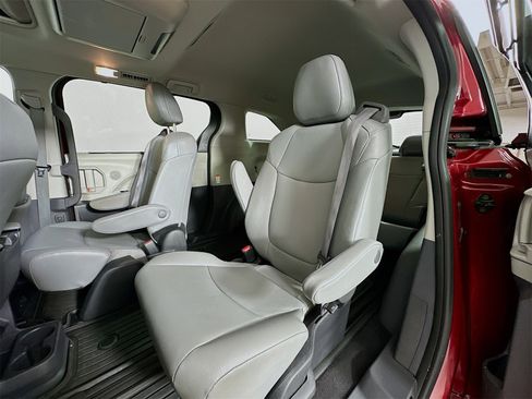 Certified 2023 Toyota Sienna XLE image 26