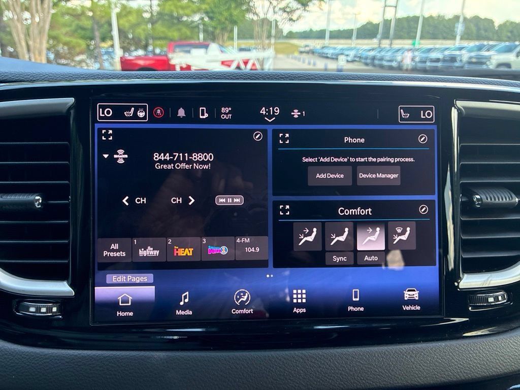 Used 2024 Chrysler Pacifica Touring-L FWD image 27