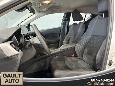 Used 2021 Toyota C-HR LE FWD image 12