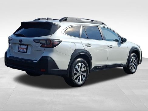 Used 2025 Subaru Outback Premium AWD/4WD image 6