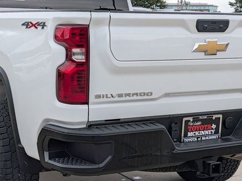 Used 2022 Chevrolet Silverado 2500 Custom w/ Custom Convenience Package AWD/4WD image 9