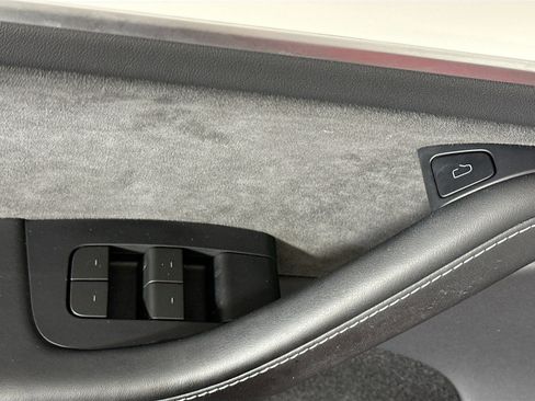 Used 2023 Tesla Model Y Long Range image 23