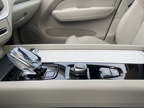 New 2026 Volvo XC60 B5 Ultra w/ Climate Package image 34