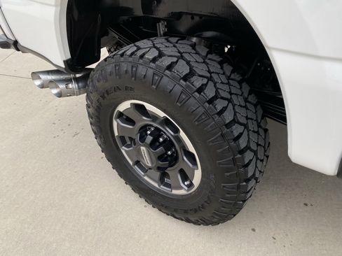 Used 2024 Ford F250 Platinum w/ Tremor Off-Road Package image 4