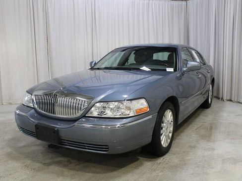 Used 2003 Lincoln Town Car Signature image 31