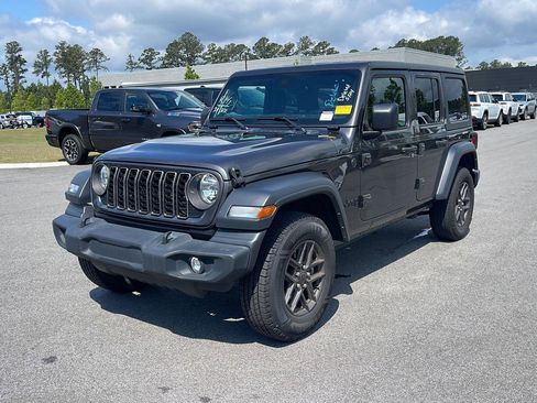 Used 2024 Jeep Wrangler Unlimited Sport AWD/4WD image 3