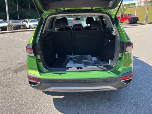 New 2025 Volkswagen Taos SE image 24