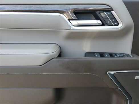 Used 2022 Chevrolet Silverado 1500 LTZ w/ LTZ Premium Package image 22