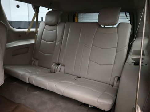 Used 2018 Cadillac Escalade ESV Luxury image 43