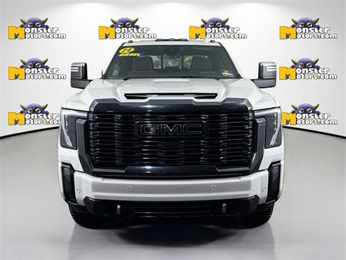 Used 2024 GMC Sierra 2500 Denali Ultimate image 2