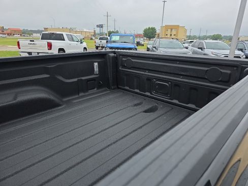 Used 2023 Jeep Gladiator Sport AWD/4WD image 15