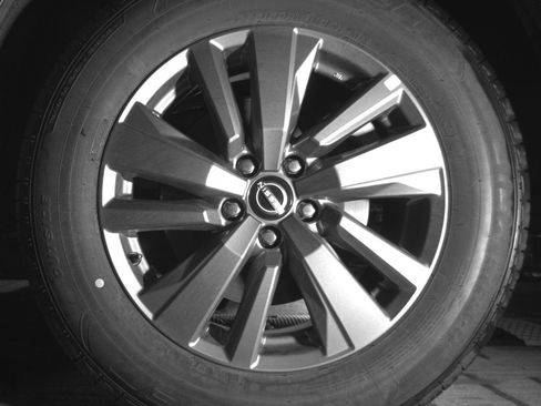 Used 2025 Nissan Pathfinder SV image 14