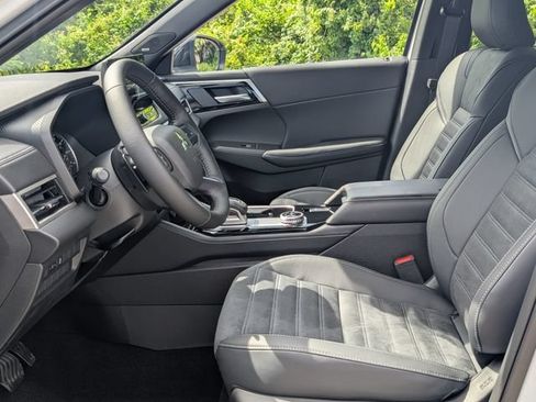 New 2026 Mitsubishi Outlander LE FWD image 12