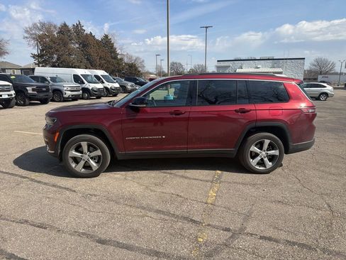 Used 2024 Jeep Grand Cherokee L Limited w/ Luxury Tech Group II image 8