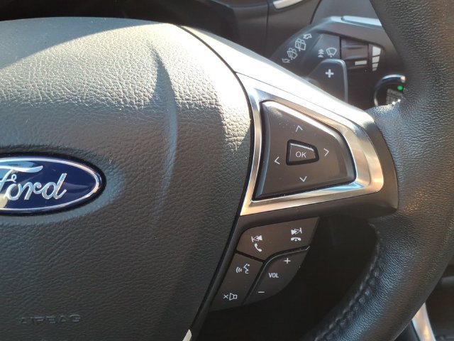 Used 2018 Ford Edge Titanium w/ Ford Safe & Smart Package AWD/4WD image 19