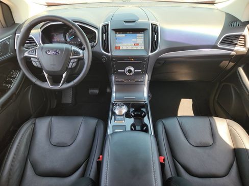 Used 2019 Ford Edge Titanium FWD image 21
