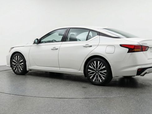 Used 2025 Nissan Altima 2.5 SV FWD image 6