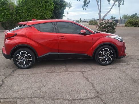 Used 2020 Toyota C-HR XLE image 10