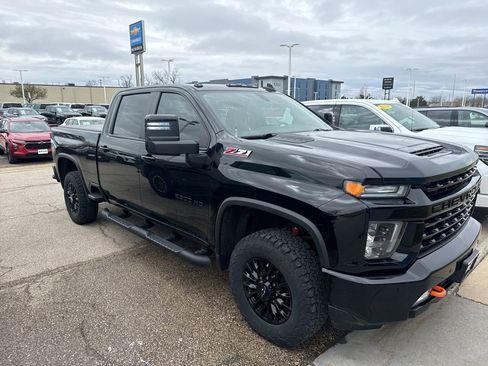 Used 2021 Chevrolet Silverado 2500 LT w/ Midnight Edition image 2