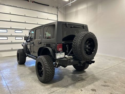 Used 2013 Jeep Wrangler Unlimited Sahara AWD/4WD image 8