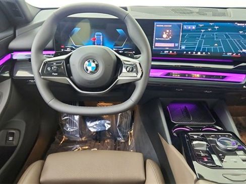 Used 2025 BMW 540i xDrive image 35