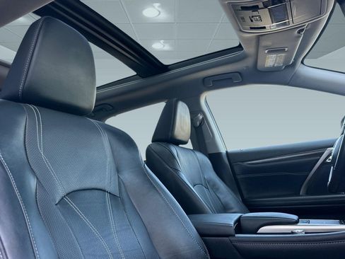 Used 2022 Lexus RX 450h AWD w/ Luxury Package image 26