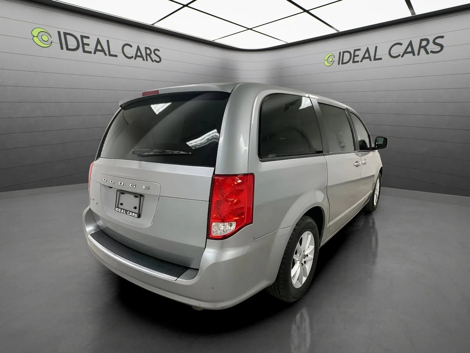 Used 2020 Dodge Grand Caravan SE FWD image 5