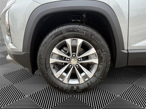 New 2026 Chevrolet Equinox LT w/ Convenience Package II image 9