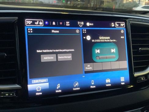 Used 2025 Chrysler Pacifica Select image 20